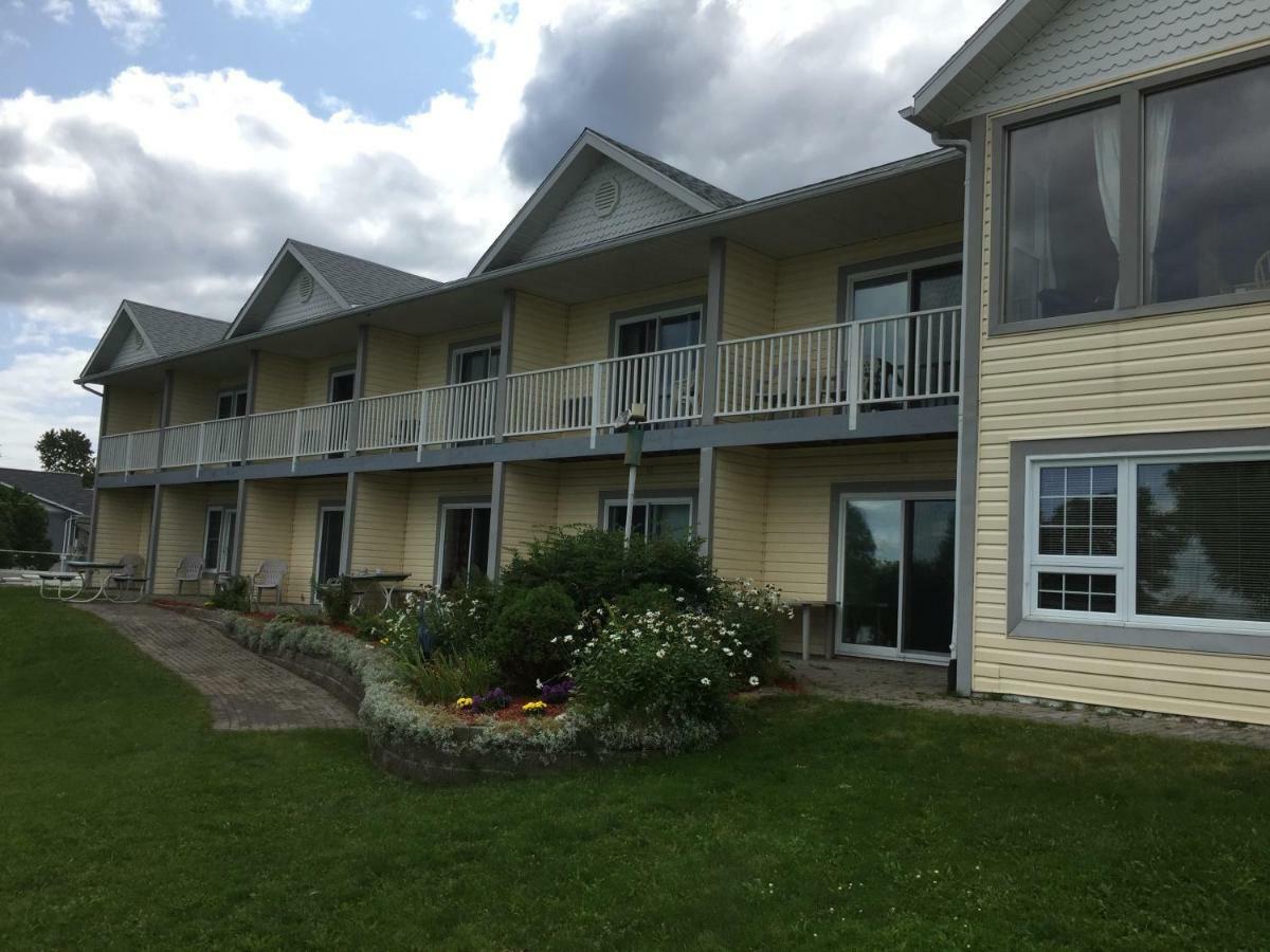 Hilton Beach Inn & Spa Thessalon Экстерьер фото